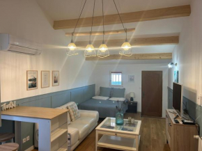Studio neuf tout équipé 10 mn de Nîmes et du CHU